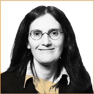 photo de la tête et des épaules d'Paula Chapman