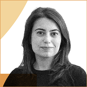 photo de la tête et des épaules d'Shermineh Esmati